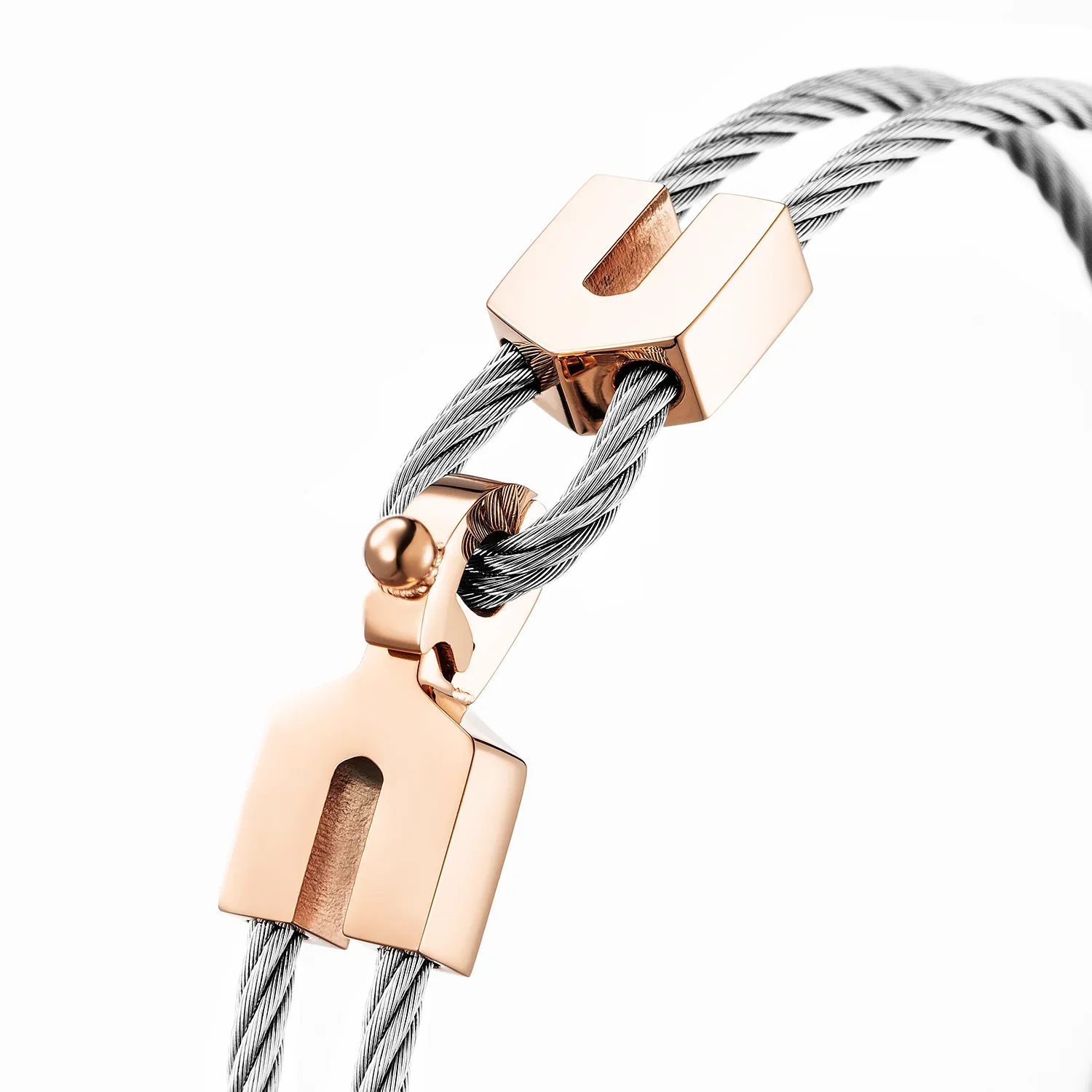 Cable Signature Coup de Foudre Horseshoe Bangle - Image 10